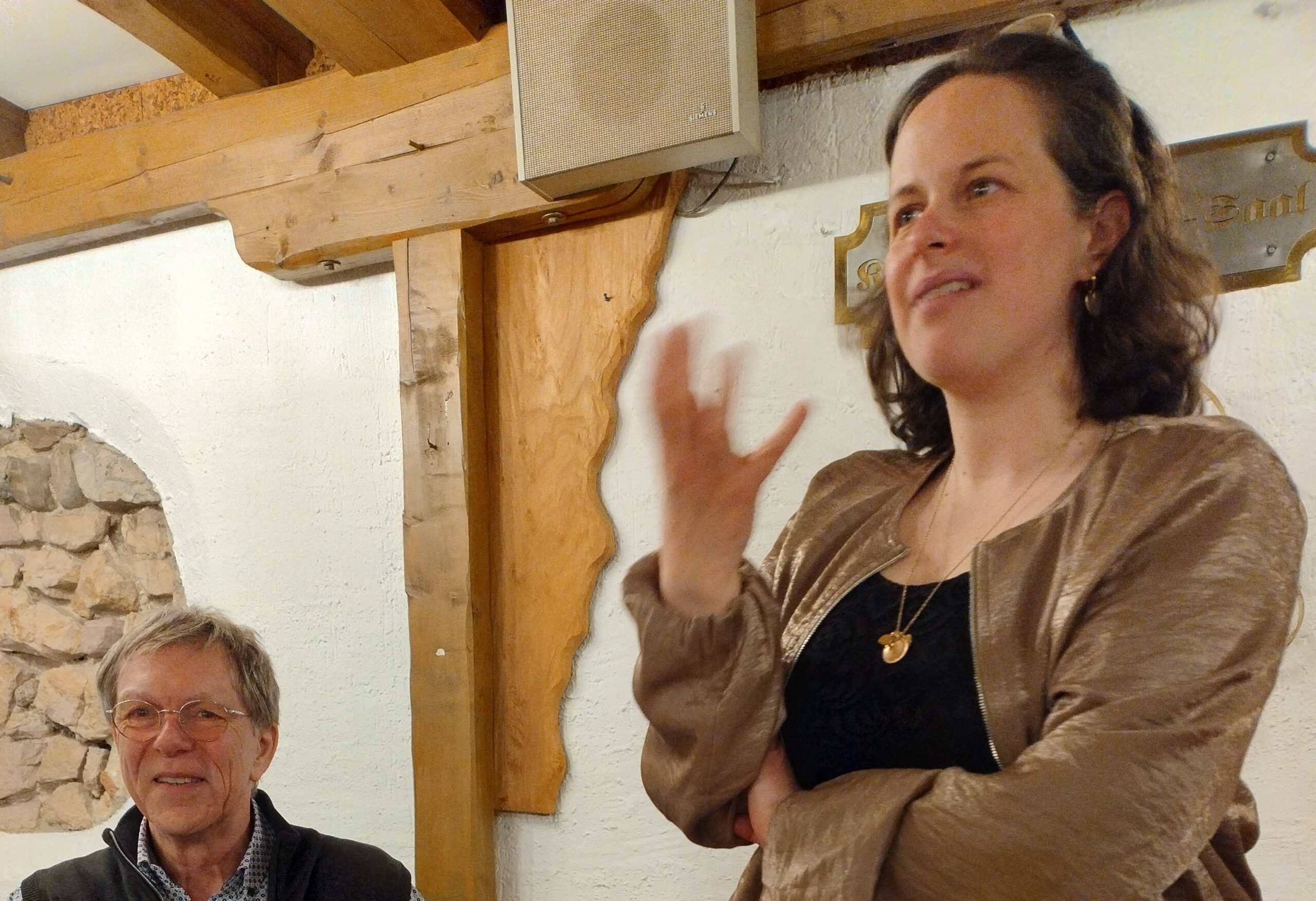 Das VDP-Weingut Theo Minges wurde von Regine Minges mit sieben phantastischen Weinen bei der Weinheimer Weingilde vorgestellt.